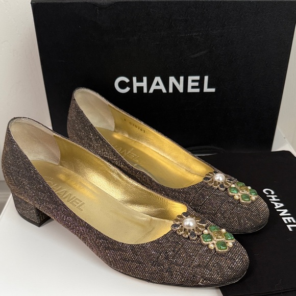 Chanel Pumps CC Logo Pearl and Gripoix Embellished Flats 39.5 Gold - Picture 2 of 14